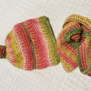 Women’s PomPom Hat & Infinity Scarf